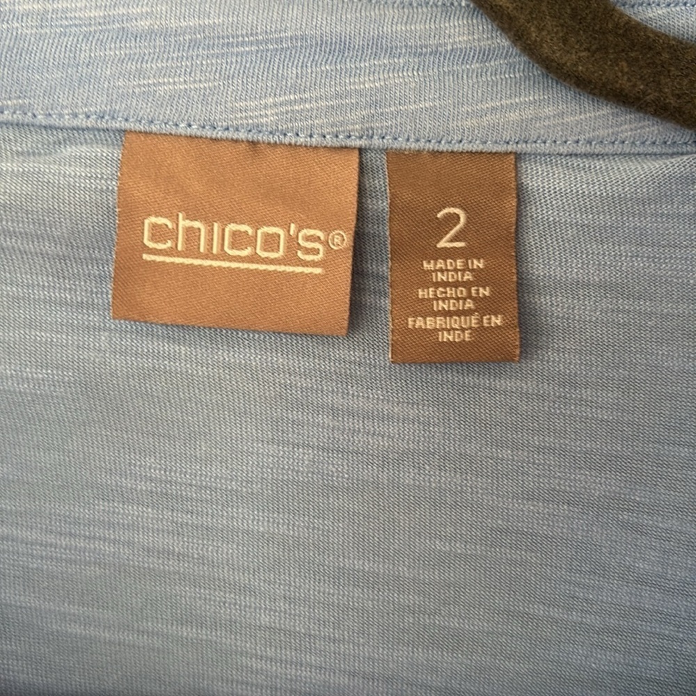 Chico's Blue Button Front 2 Front Pocket Shirt Size 2 - Picture 2 of 8
